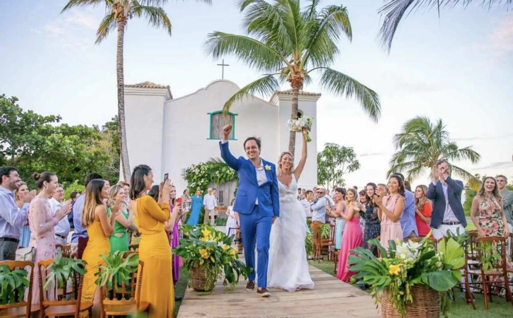 Cenário de casamento em Trancoso com decoração elegante e natural